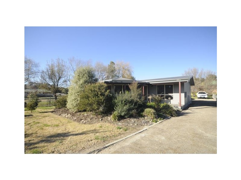 49 Beaconsfield Rd, Moss Vale NSW 2577