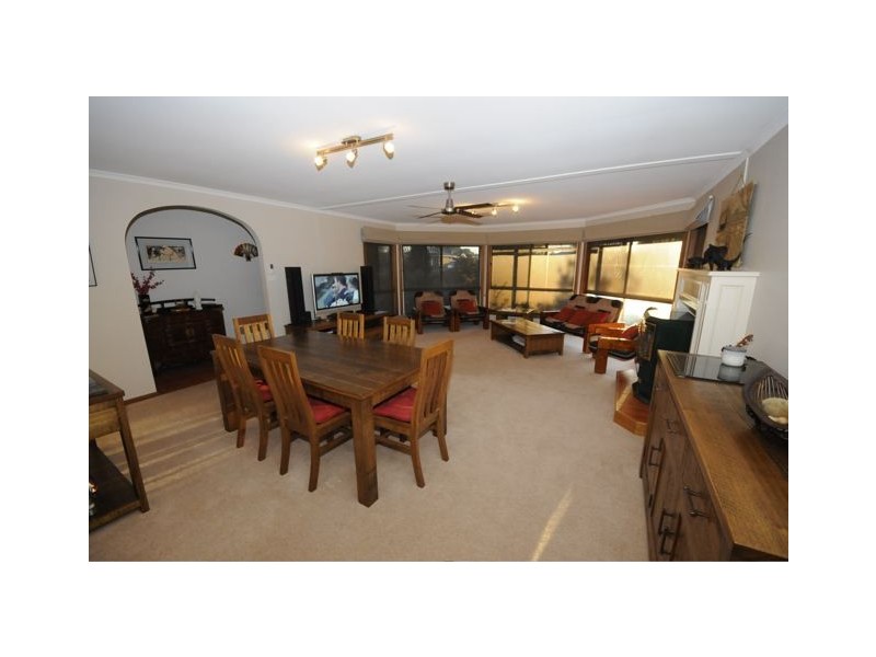 49 Beaconsfield Rd, Moss Vale NSW 2577