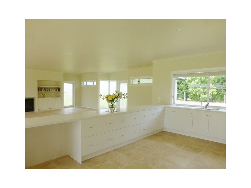 4 Larkin Close, Bundanoon NSW 2578