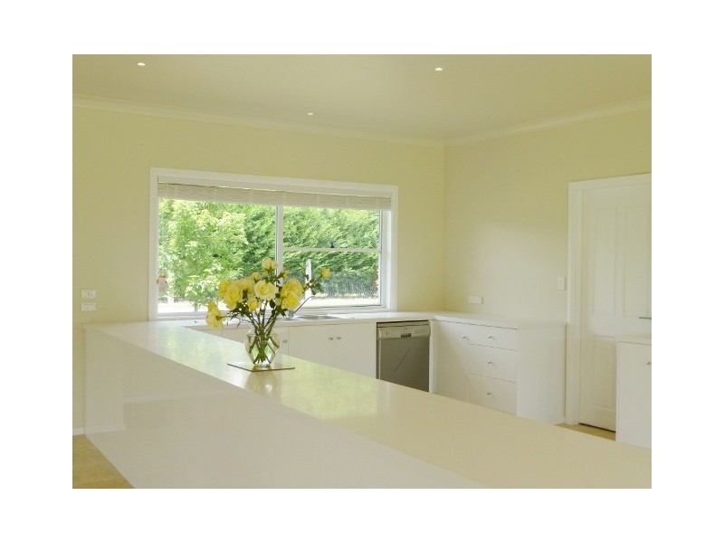 4 Larkin Close, Bundanoon NSW 2578