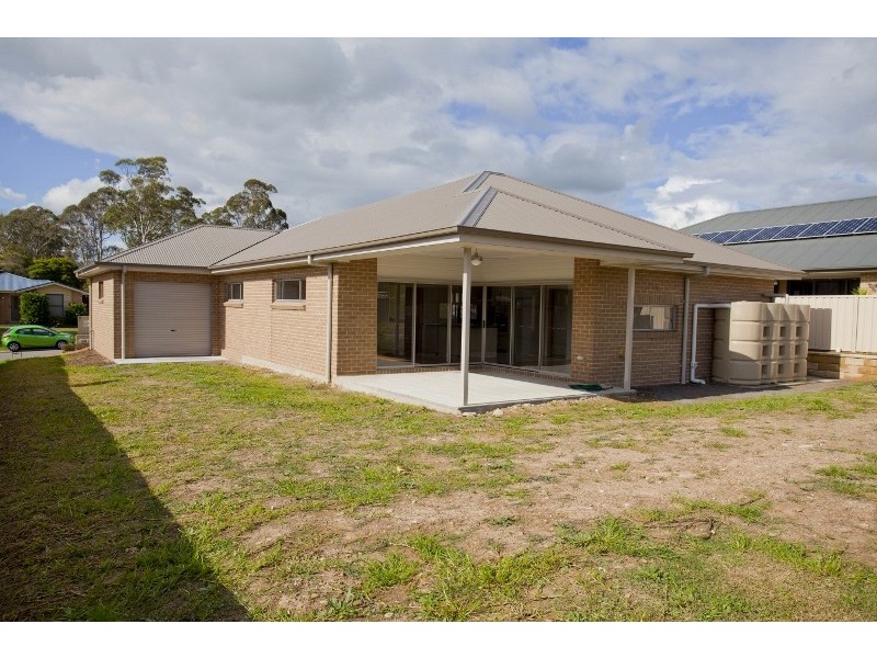 18 Hillview Avenue, Dungog NSW 2420