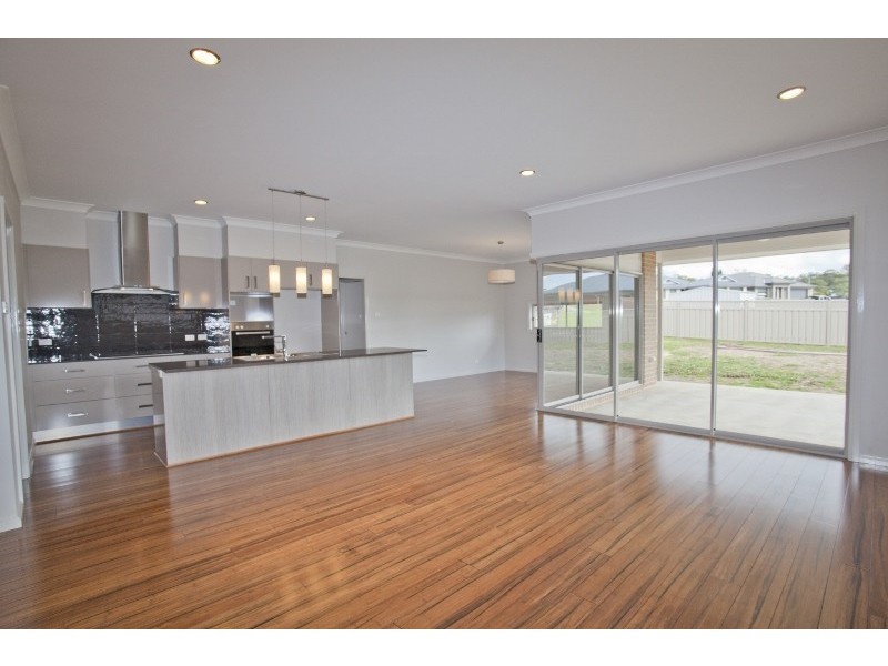 18 Hillview Avenue, Dungog NSW 2420