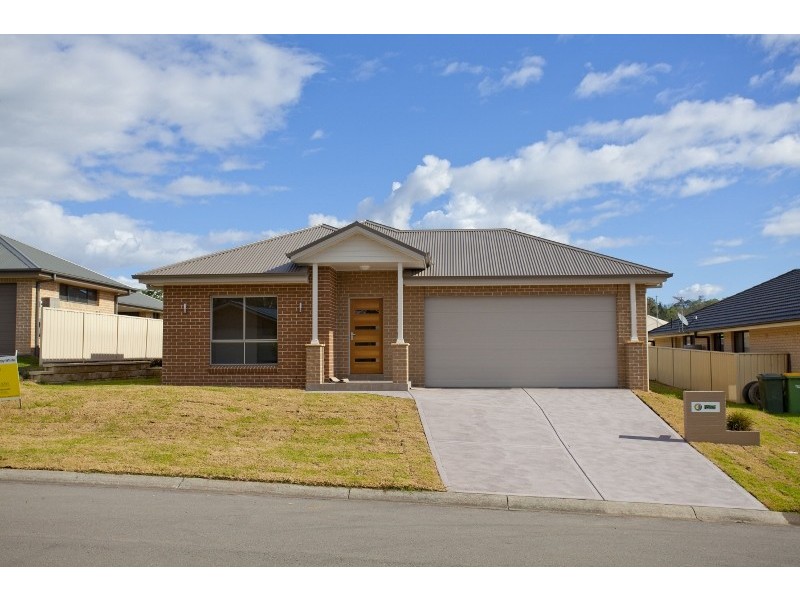 18 Hillview Avenue, Dungog NSW 2420