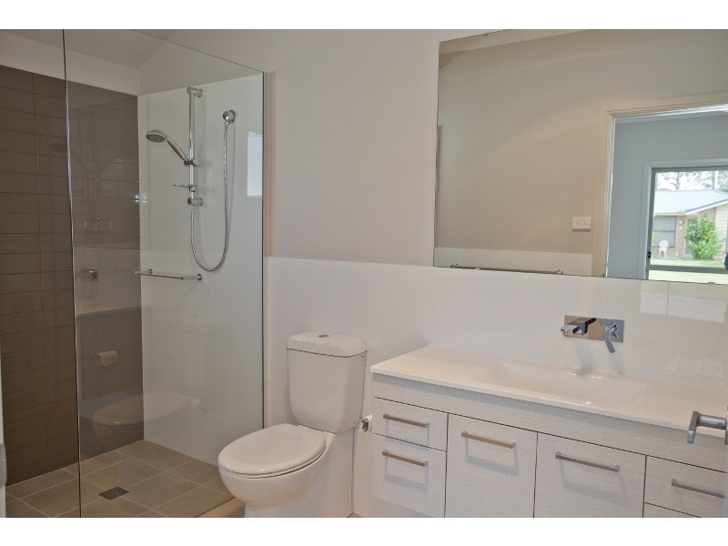 18 Hillview Avenue, Dungog NSW 2420