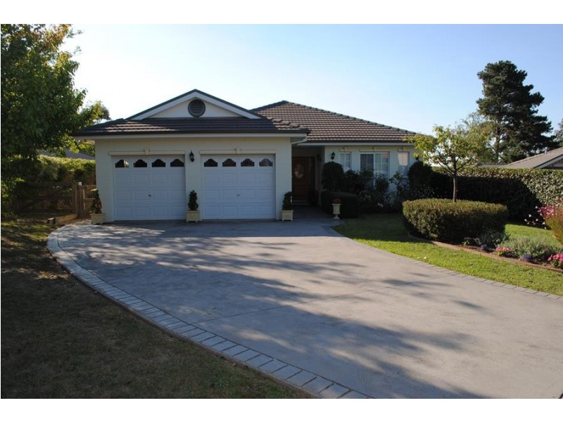 19 Stirling Drive, Bowral NSW 2576