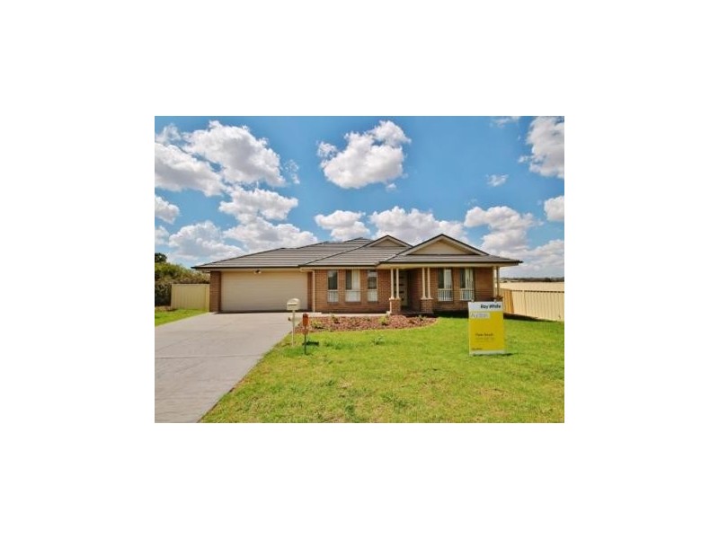 76 Hills Street, Young NSW 2594