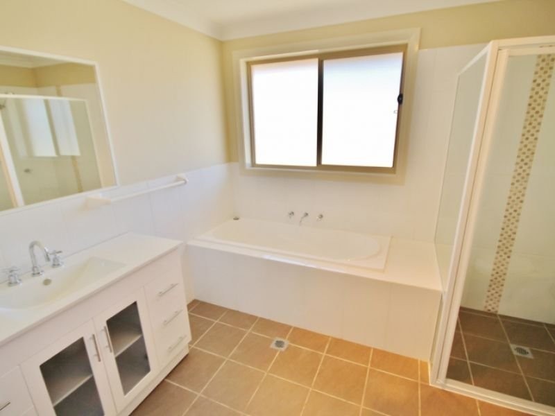 76 Hills Street, Young NSW 2594