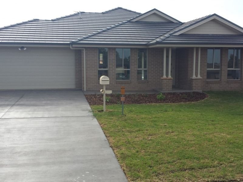 76 Hills Street, Young NSW 2594