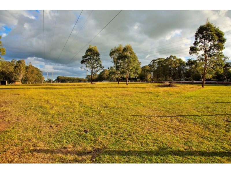 15 South Esk Drive, Seaham NSW 2324