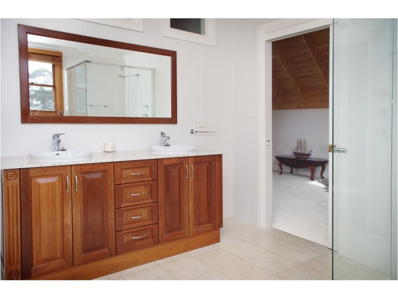 1987 Caoura Road, Tallong NSW 2579