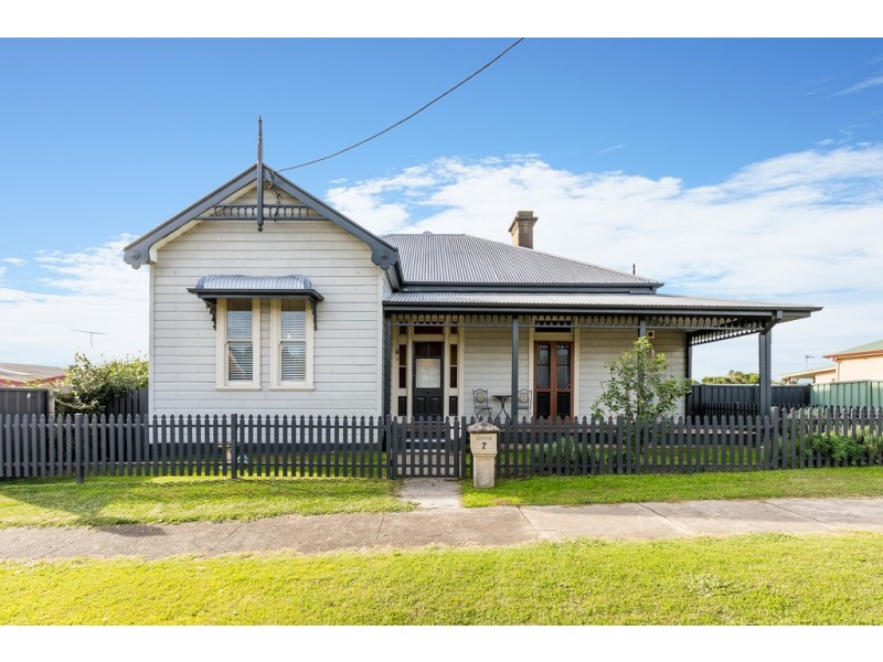 7 Mackay Street, Dungog NSW 2420