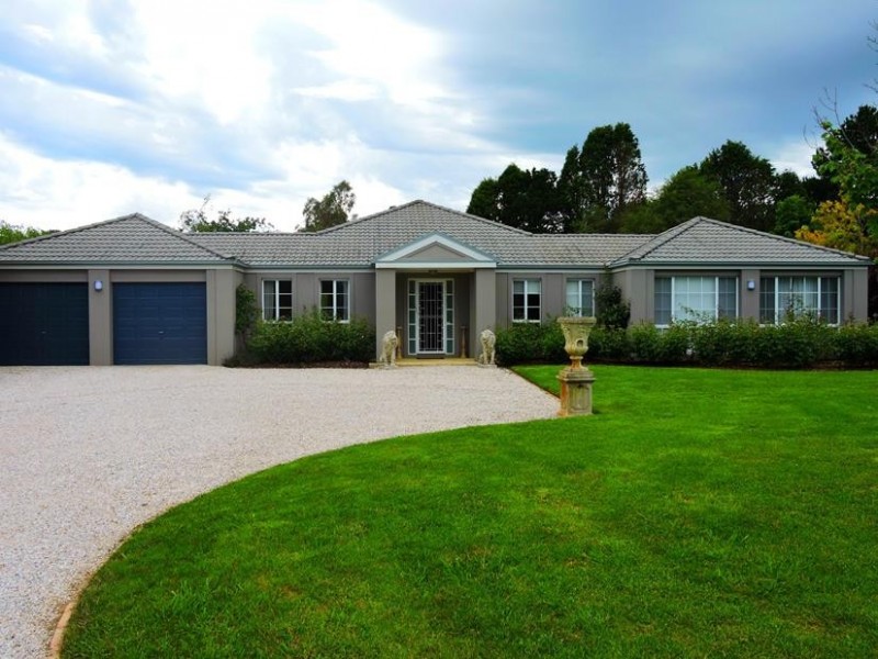 18 Stratford Way, Burradoo NSW 2576