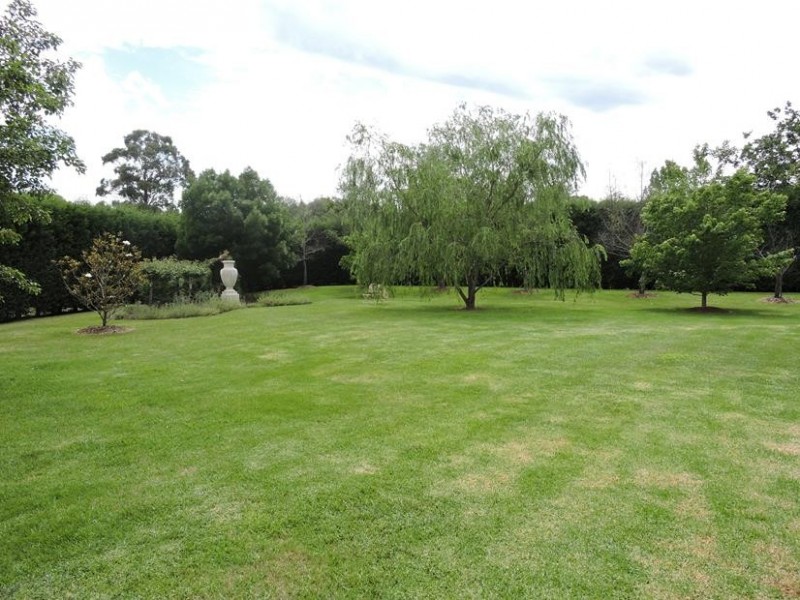 18 Stratford Way, Burradoo NSW 2576