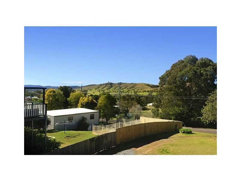9 Carlton Avenue, Dungog NSW 2420