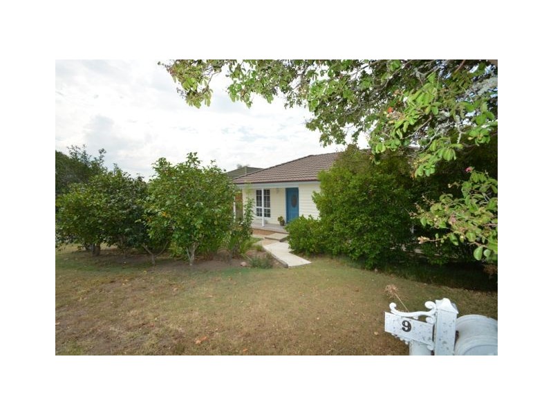 9 Carlton Avenue, Dungog NSW 2420