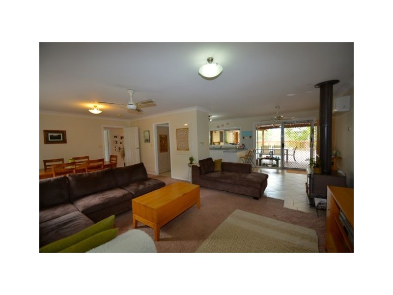 9 Carlton Avenue, Dungog NSW 2420