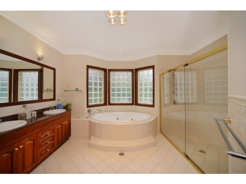 44 Highland Drive, Bowral NSW 2576