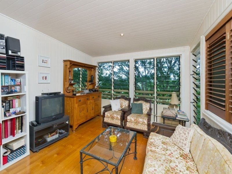 53 Simpsons Road, Bardon QLD 4065