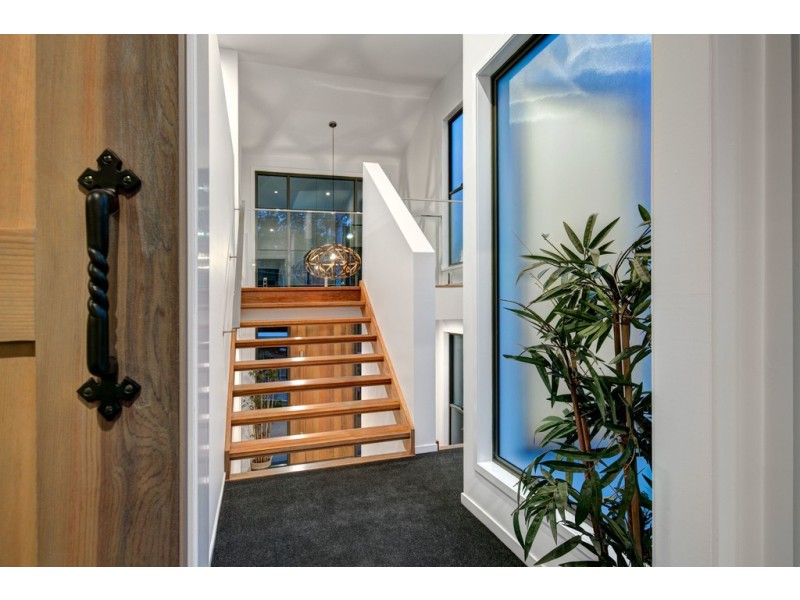 19 Colorado Avenue, Bardon QLD 4065