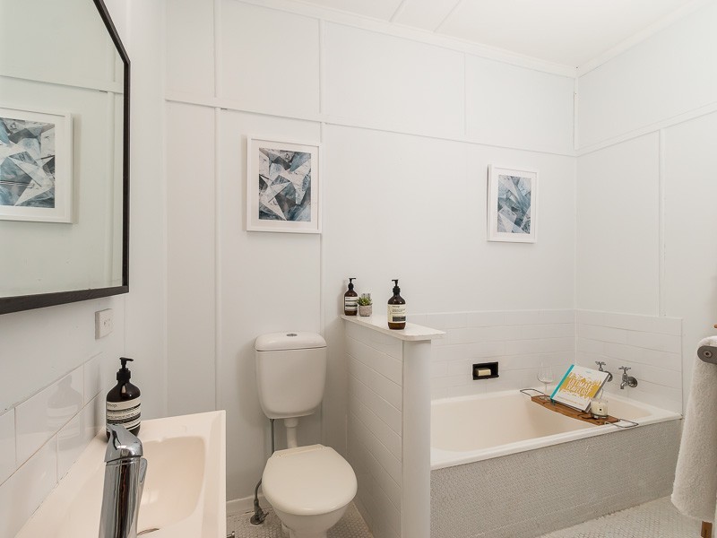 129 Fletcher Parade, Bardon QLD 4065