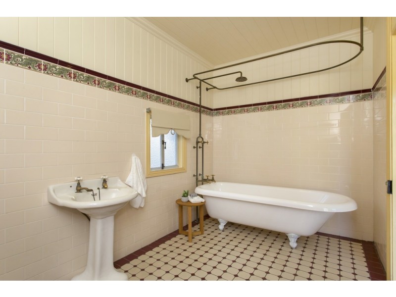 74 Alexandra Street, Bardon QLD 4065