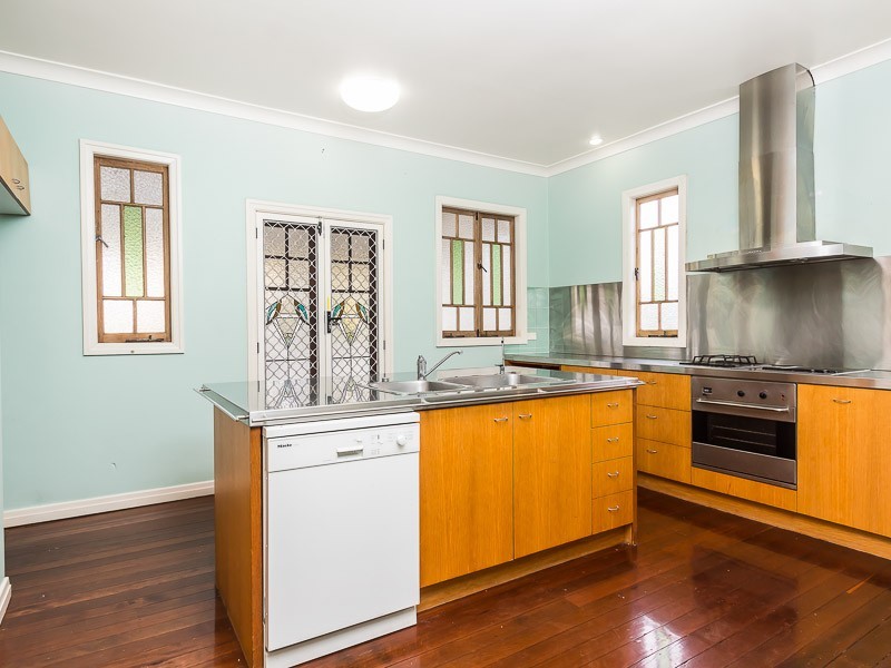 1 Chiswick Road, Bardon QLD 4065