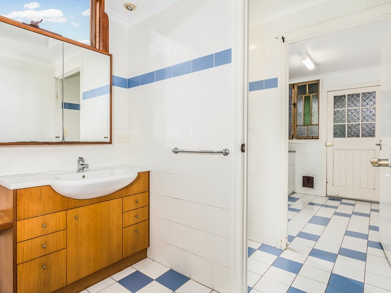 1 Chiswick Road, Bardon QLD 4065