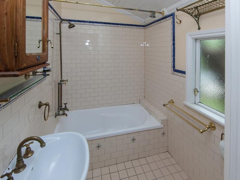 11 Hazlewood St, Paddington QLD 4064