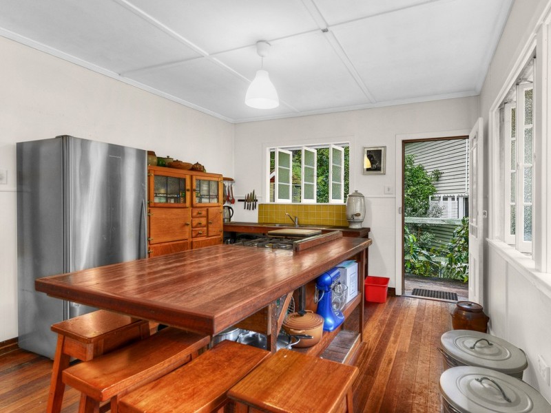 93 Gordon Road, Bardon QLD 4065