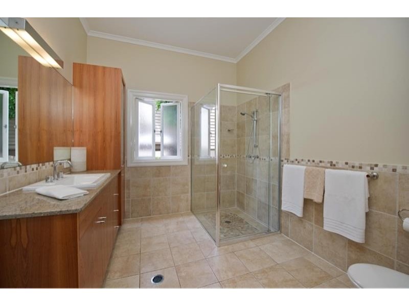 98 Sixth Avenue, Bardon QLD 4065