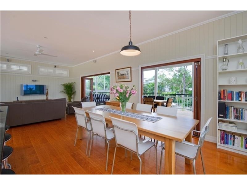 98 Sixth Avenue, Bardon QLD 4065