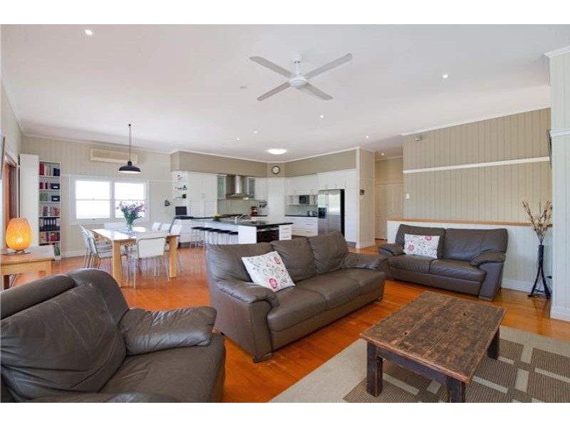 98 Sixth Avenue, Bardon QLD 4065