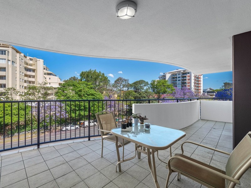 216/32 Patrick Lane, Toowong QLD 4066