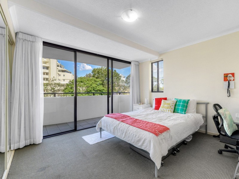 216/32 Patrick Lane, Toowong QLD 4066