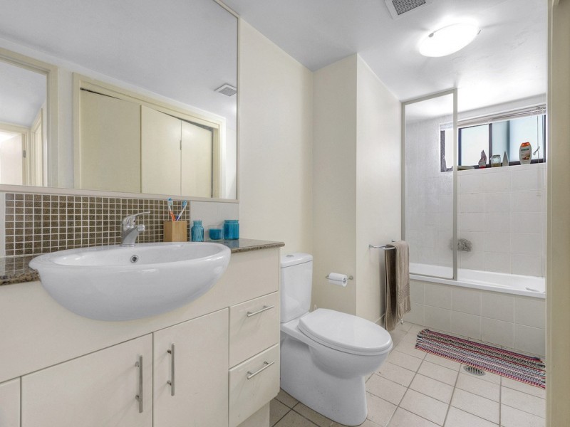 216/32 Patrick Lane, Toowong QLD 4066