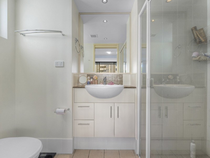 216/32 Patrick Lane, Toowong QLD 4066