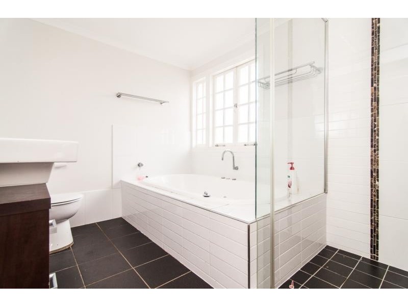 10 Dorrington Drive, Ashgrove QLD 4060