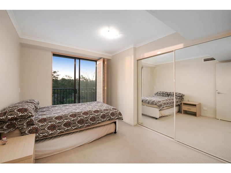 255/32 Patrick Lane, Toowong QLD 4066