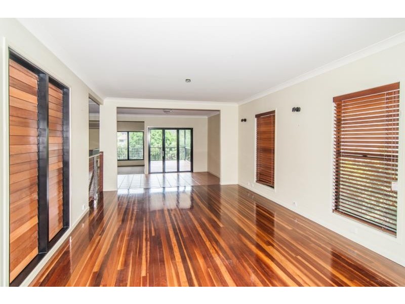 26 McIlwraith Avenue, Balmoral QLD 4171