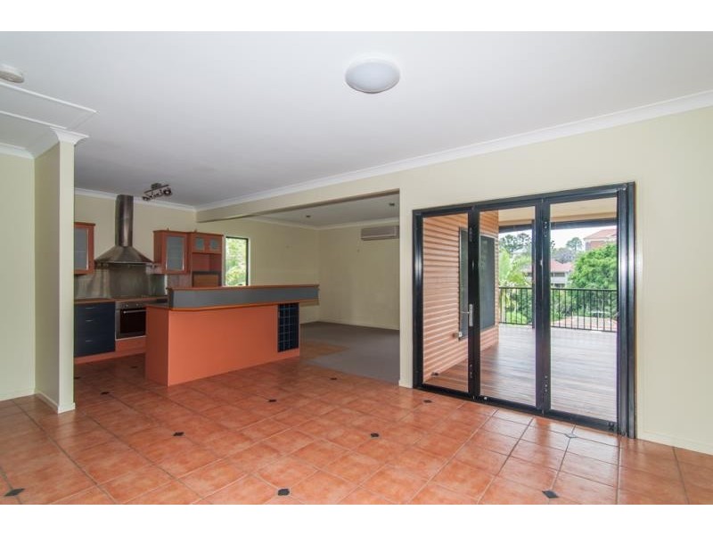 26 McIlwraith Avenue, Balmoral QLD 4171