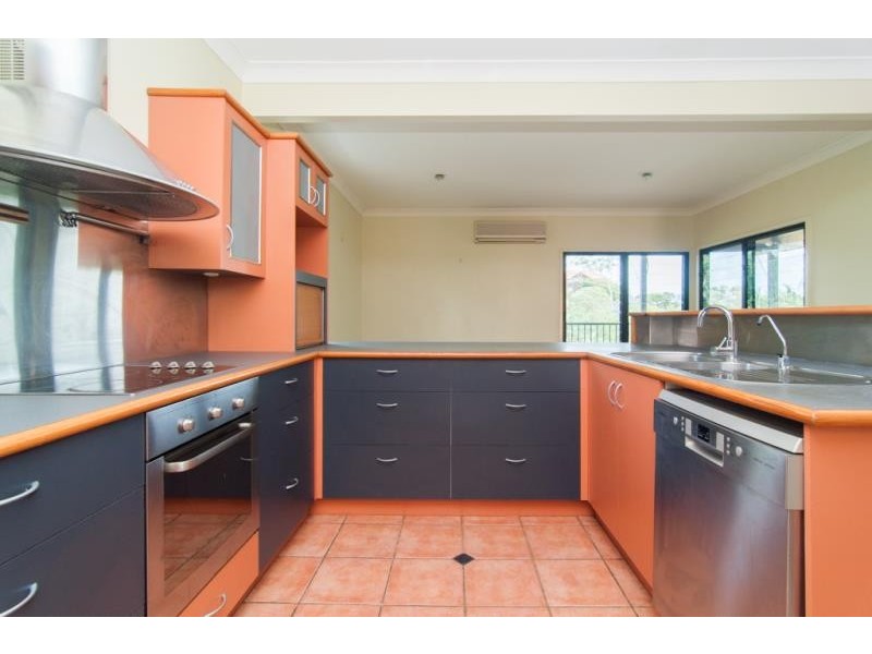 26 McIlwraith Avenue, Balmoral QLD 4171