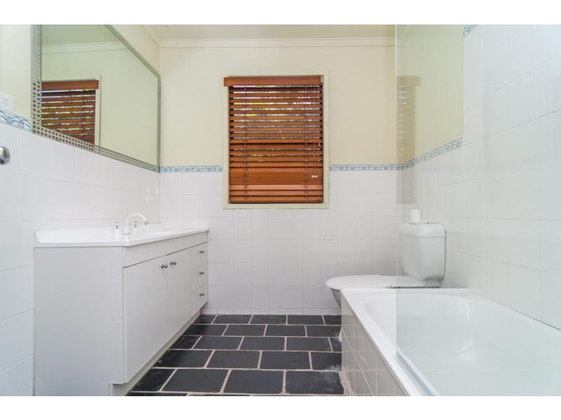 26 McIlwraith Avenue, Balmoral QLD 4171