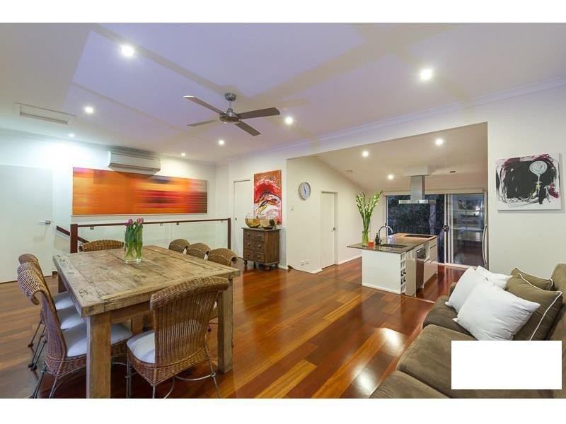 8 Fifth Avenue, Bardon QLD 4065