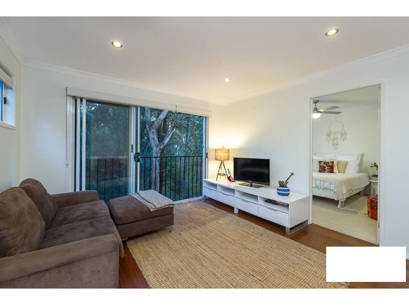 8 Fifth Avenue, Bardon QLD 4065