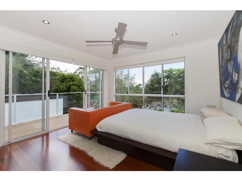 8 Fifth Avenue, Bardon QLD 4065