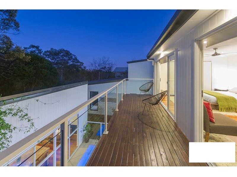 8 Fifth Avenue, Bardon QLD 4065