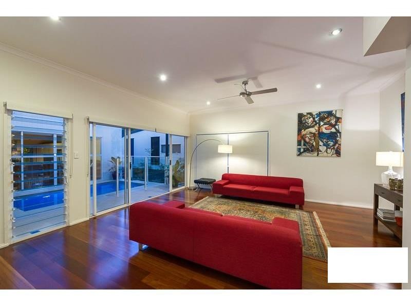 8 Fifth Avenue, Bardon QLD 4065