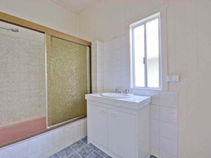 11 Water Street, Red Hill QLD 4059