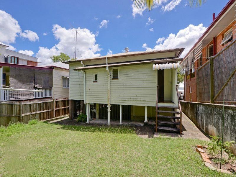 11 Water Street, Red Hill QLD 4059