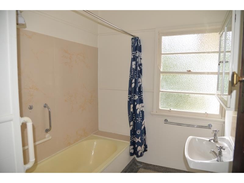 40 Sixth Avenue, Bardon QLD 4065